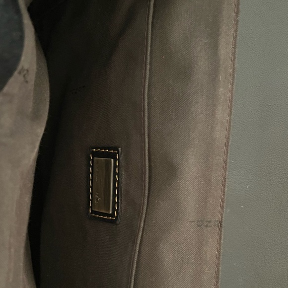 Leather brand name bag - Picture 7 of 8